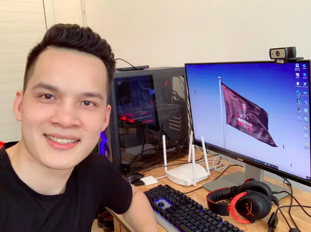 Được tổ nghề “độ, nam streamer PUBG Mobile đổi nhà mới, khoe phòng stream hoành tráng sau 2 năm try-hard - Ảnh 1.