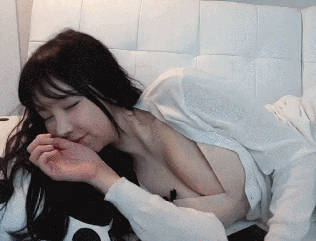 Nữ BJ ngực khủng xứ Hàn stream game 18+, anh em game thủ xịt máu mũi vì cả game và người đều quá ngon - Ảnh 10. Nữ BJ ngực khủng xứ Hàn stream game 18+, anh em game thủ xịt máu mũi vì cả game và người đều quá ngon - Ảnh 10.