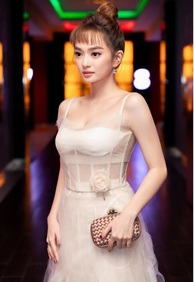 Hành trình nhan sắc của Kaity Nguyễn: Từ hotgirl ngực khủng đến ngọc nữ, lột xác ngoạn mục nhờ giảm 9kg - Ảnh 16.