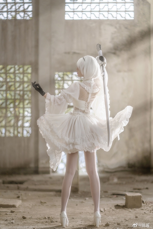 Cùng chiêm ngưỡng cô nàng cosplay 2B khoác lên mình bộ cánh trắng tinh khôi, thiên thần là đây chứ đâu - Ảnh 4. Cùng chiêm ngưỡng cô nàng cosplay 2B khoác lên mình bộ cánh trắng tinh khôi, thiên thần là đây chứ đâu - Ảnh 4.