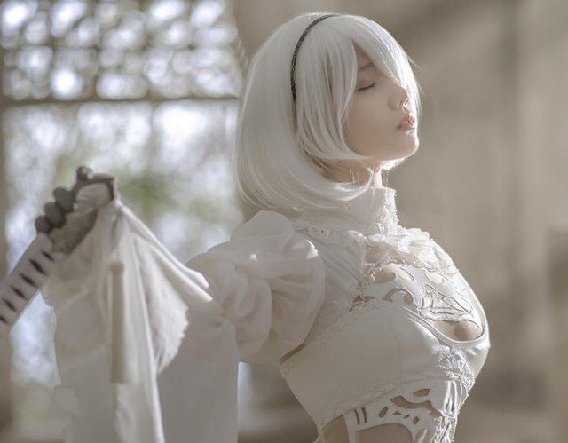 Cùng chiêm ngưỡng cô nàng cosplay 2B khoác lên mình bộ cánh trắng tinh khôi, thiên thần là đây chứ đâu - Ảnh 6. Cùng chiêm ngưỡng cô nàng cosplay 2B khoác lên mình bộ cánh trắng tinh khôi, thiên thần là đây chứ đâu - Ảnh 6.