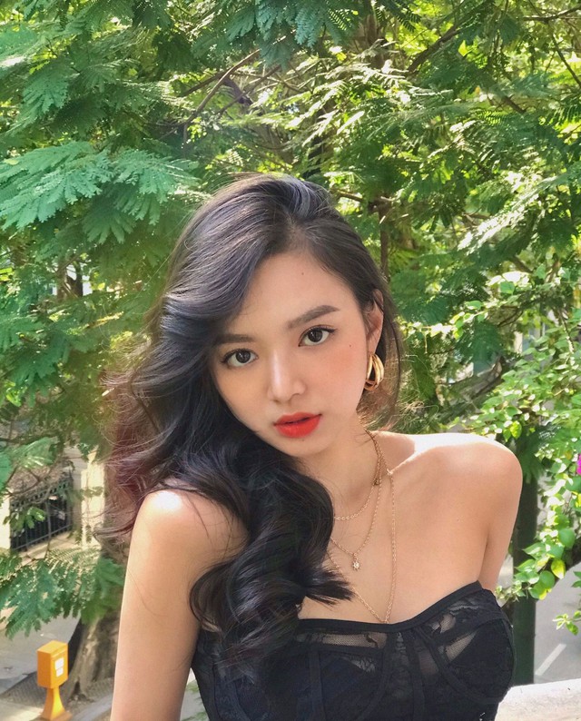 Khoe “50 sắc thái” khi chơi Liên Quân, nữ streamer sexy khiến anh em game thủ mất ngủ - Ảnh 12.