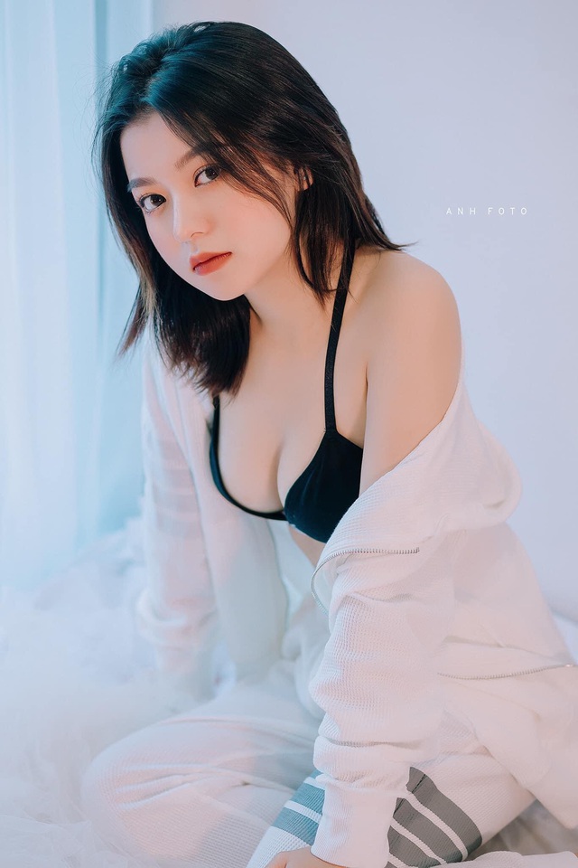 Nữ streamer sexy ngực “khủng” khoe ảnh chụp căn cước hình tượng “gái quê” khiến fan bất ngờ - Ảnh 8.