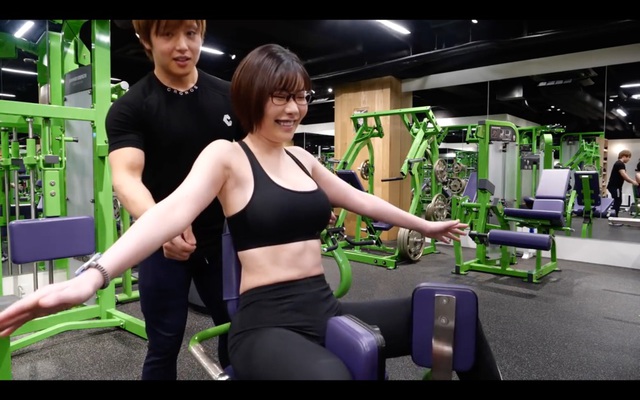 Đi tập gym nhưng vẫn nhớ nghề, hot girl phim 18+ khiến anh chàng HLV bối rối, hoảng sợ vì quá quyến rũ - Ảnh 7.