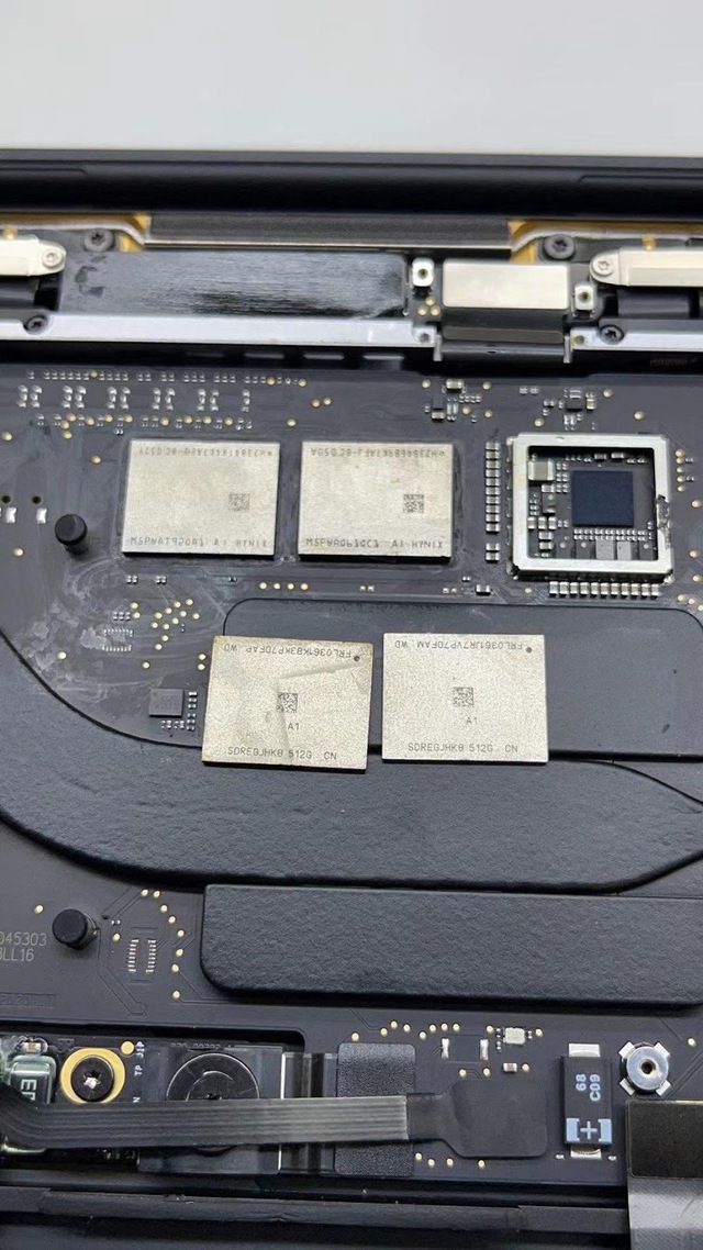 Dù Apple hàn chết linh kiện lên bo mạch nhưng vẫn không cản được kỹ sư Trung Quốc nâng cấp RAM và chip nhớ - Ảnh 1.