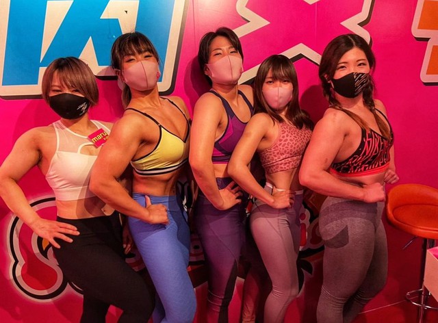 Quán bar độc đáo dành cho các fan thể hình tại Nhật Bản với dàn nữ phục vụ cơ bắp - Ảnh 4.