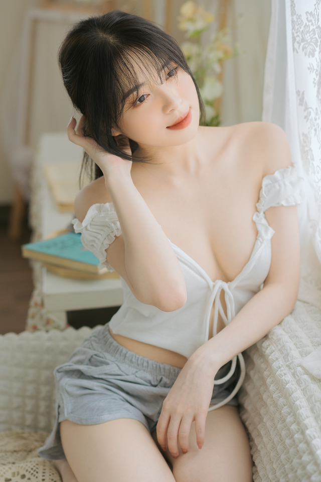 Mặt xinh dáng đẹp, nàng hot girl Việt 2k2 khoe vòng một gợi cảm gây sốt, CĐM nô nức rủ nhau xin info - Ảnh 4.