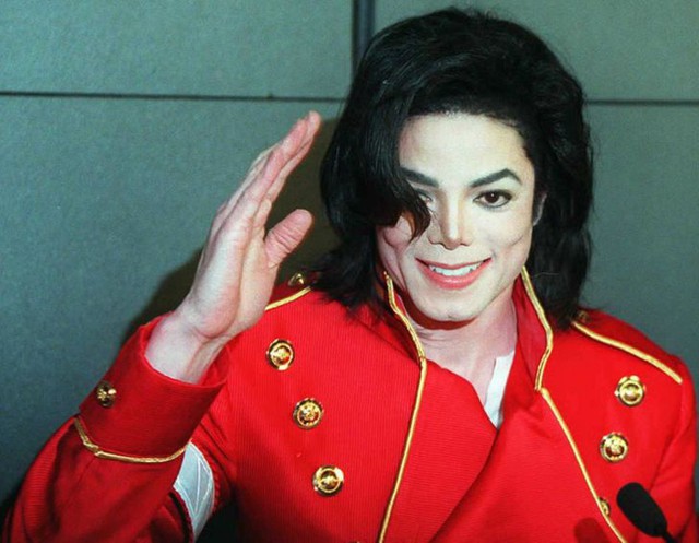 Michael Jackson trông sẽ như thế nào ở tuổi 50 nếu ông vua nhạc Pop không bao giờ phẫu thuật thẩm mỹ? - Ảnh 7.