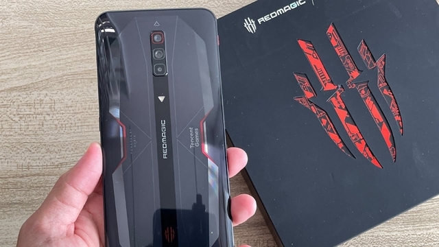 Mở hộp Red Magic 6R, điện thoại chơi game giá rẻ hot nhất thị trường - Ảnh 1.