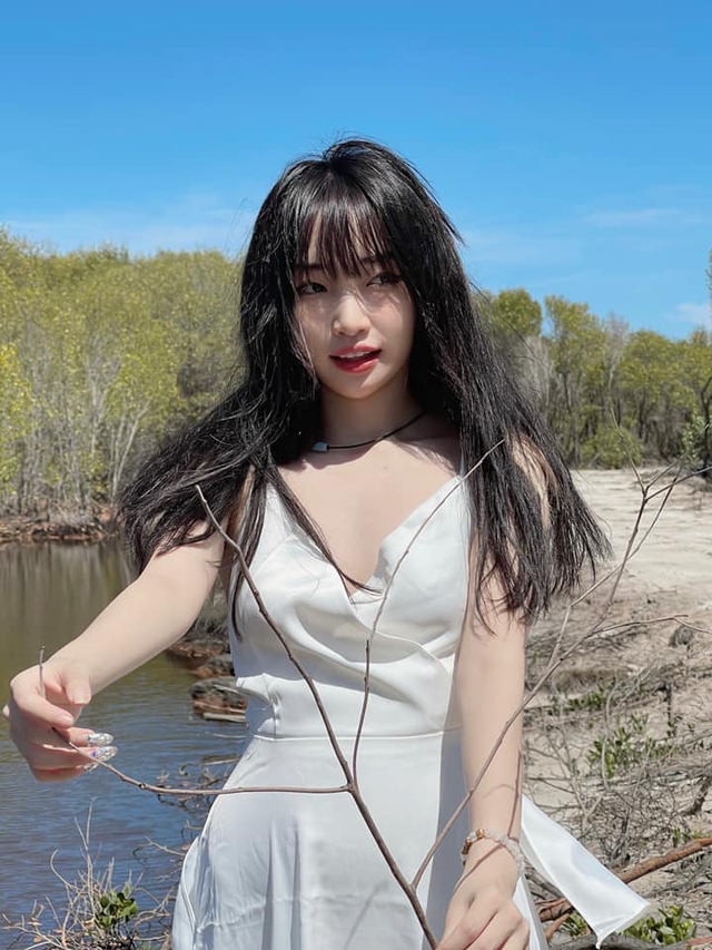 Hết mình cosplay chiều fan nhưng Hoa Nhật Huỳnh lại liên tục phải xin lỗi trên stream vì lý do này - Ảnh 2.