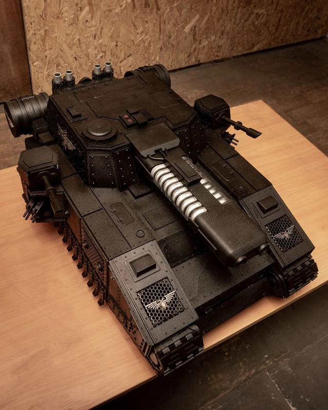 Modder người Nga biến PC thành xe tăng Stormblade trong Warhammer 40K nặng 20kg, động cơ chạy CPU i9 và RTX 2060 - Ảnh 4.