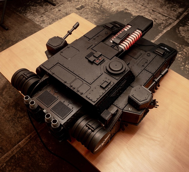 Modder người Nga độ PC thành chiếc xe tăng Stormblade trong Warhammer 40K nặng 20kg, động cơ chạy bằng CPU i9 và RTX 2060 - Ảnh 5.