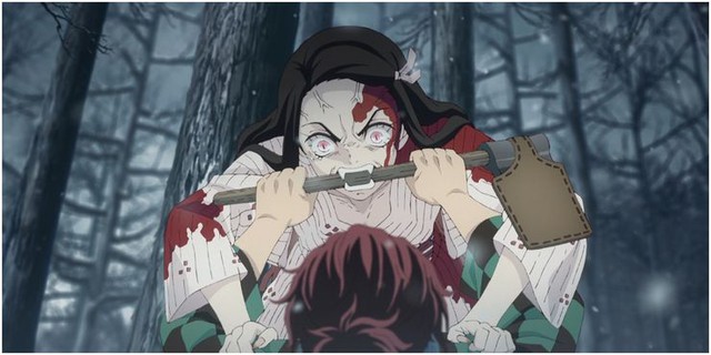 Cán rìu của Tanjiro đã chặn lại khuôn miệng với những chiếc răng nanh khát máu của Nezuko.