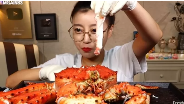 Ăn Mukbang quá đà, nữ YouTuber bất ngờ vọt huyết áp lên 300, nhập viện một tháng vẫn chưa trở lại - Ảnh 3.