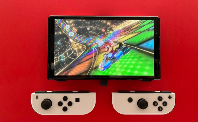 Prima immagine del nuovo Nintendo Switch OLED, bellissimo schermo - Immagine 5.