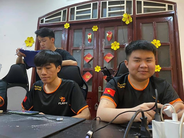 Team Flash “xéo sắc” gửi lời đến anti-fan, Gray cũng “thách thức” cộng đồng mạng sau trận thua BOX Gaming - Ảnh 4.