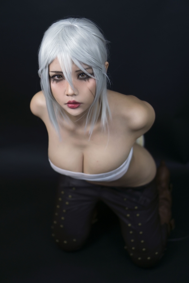 The Witcher: Ngắm cosplay Ciri chân dài gợi cảm và quyến rũ, Tây với Ta bạn thích vẻ đẹp nào hơn? - Ảnh 6.