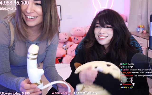 Bị hiểu lầm sử dụng đồ chơi người lớn trên sóng, nữ streamer vội vàng giải thích: Chỉ là đồ cosplay - Ảnh 4.