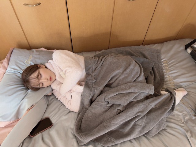 Bị chụp trộm ảnh kiệt sức ngủ gục ngày cuối năm, Yua Mikami khiến fan thương cảm khi tiết lộ sắp ra tác phẩm mới - Ảnh 5.