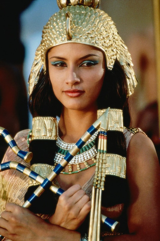Choáng với nhan sắc Nữ hoàng Cleopatra được phục dựng khác hẳn trên phim, được gọi là nghiêng nước nghiêng thành có đúng hay không? - Ảnh 5.