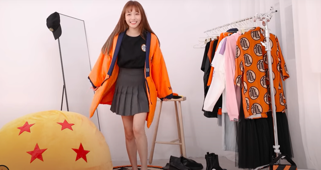 Thay đồ trên sóng, làm clip Lookbook theo chủ đề Dragon Ball, nữ YouTuber hút cả triệu view, nổi rần rần sau một video - Ảnh 8.