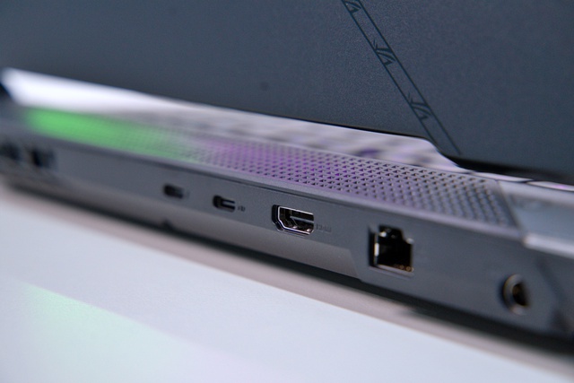 Cận cảnh ROG Strix SCAR 17 - Laptop gaming đầu tiên tại VN trang bị quái vật RTX 3080 Ti - Ảnh 7.