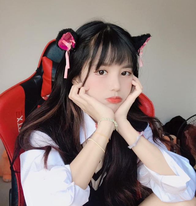 Nữ streamer livestream 14 tiếng trong đêm Giao Thừa: “Mình muốn được tỏa sáng như pháo bông, cháy hết mình vì tuổi trẻ - Ảnh 2.