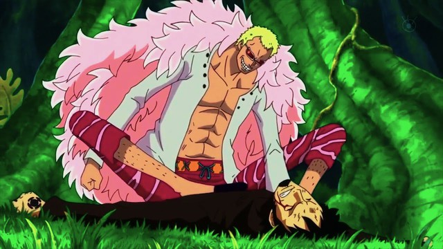 Law làm Big Mom hộc máu, nhiều fan One Piece tự hỏi bằng cách nào mà Doflamingo đàn áp được Siêu Tân Tinh này - Ảnh 1.