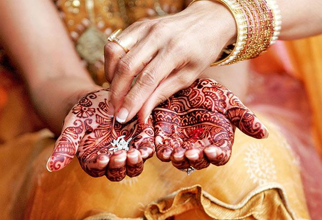Cô dâu Ấn Độ bỏ trốn khỏi đám cưới khi biết chú rể bị hói - Ảnh 2.