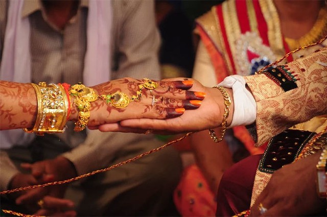 Cô dâu Ấn Độ bỏ trốn khỏi đám cưới khi biết chú rể bị hói - Ảnh 1.