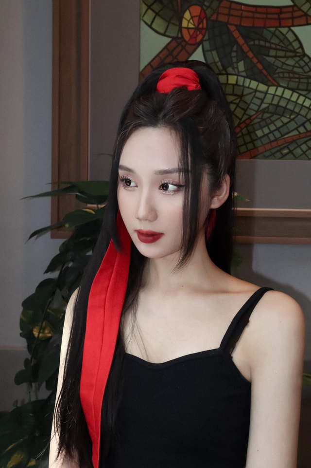 Mina Young xuất hiện với hình ảnh lạ trên Stream, tiết lộ chuyện cắm sừng và sự thật đằng sau “bàn tay hư” - Ảnh 5.
