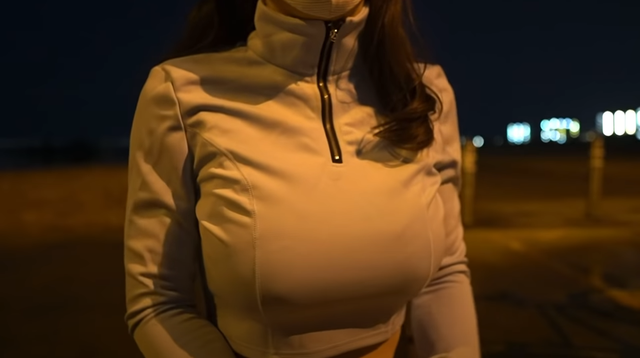 Famous for turning her chest to hide her face, the female YouTuber revealed the shocking truth, the view decreased by 100 times, the follower slipped without stopping - Photo 1.