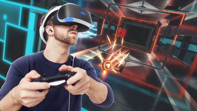 Chơi game VR, nữ game thủ bị quăng xuống đất bầm dập vì máy hỏng nhưng vẫn không biến sắc, cứ nghĩ mình đang ở thế giới ảo - Ảnh 1.