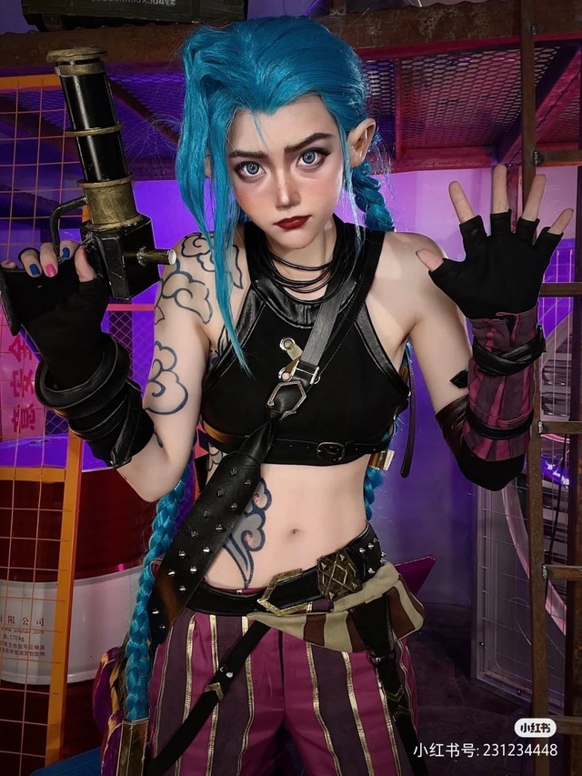 “Bà cô” ngoài 30 cùng chồng cosplay Silco - Jinx, giới trẻ “xách dép” vì đẹp ngang ngửa bản gốc - Ảnh 6.