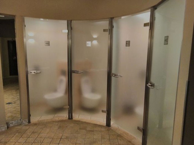 Những thiết kế nhà vệ sinh khiến ai cũng bối rôi không biết tại sao lại thế - Ảnh 7.