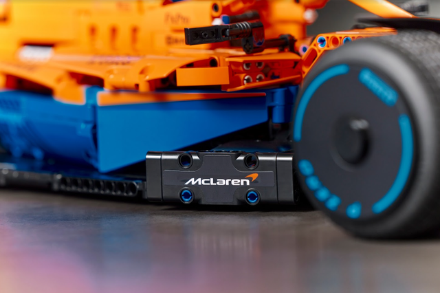 Break through the passion for speed with the new LEGO Technic McLaren Formula 1 racing car - Photo 5.