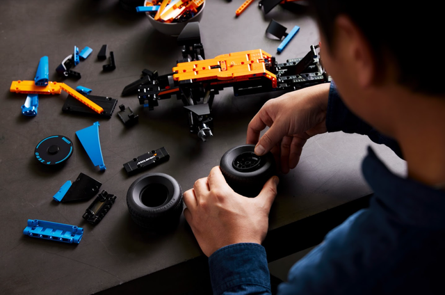 Bứt phá đam mê tốc độ với siêu phẩm xe đua LEGO Technic McLaren Formula 1 mới - Ảnh 3.