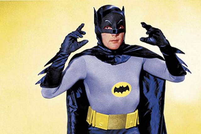 Xếp hạng trang phục của Batman trên màn ảnh nhỏ, có bộ còn khiến nam diễn viên cảm thấy xấu hổ - Ảnh 5.