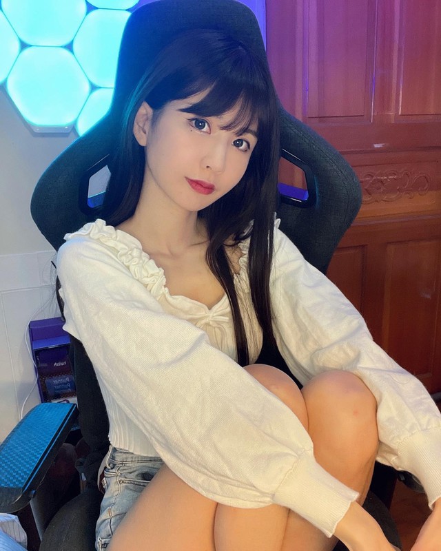 Đang là hot girl vạn người mê, nữ streamer xinh đẹp bất ngờ bị bóc phốt ăn chơi, phẫu thuật để xóa bỏ quá khứ - Ảnh 2.