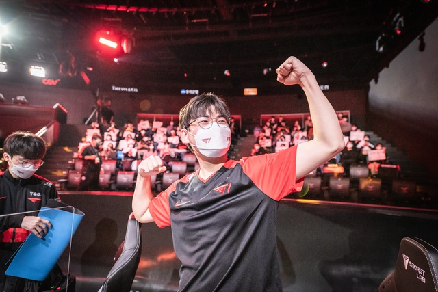 Not ashamed of the legendary Faker: Busy competing still has a higher view on Twitch than the LCK, LPL - Photo 4.