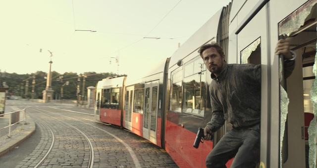 Ryan Gosling và Chris Evans hóa điệp viên đối đầu trong The Gray Man - Ảnh 1.