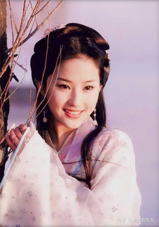 Thiếu nữ 16 Lưu Diệc Phi thời đóng Vương Ngữ Yên: nhan sắc như hoa như ngọc làm netizen say đắm - Ảnh 1.