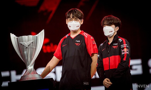 CEO T1 said that Gumayusi wanted to let the entire team's board know, Doublelift was also afraid of his nephew Faker - Photo 2.