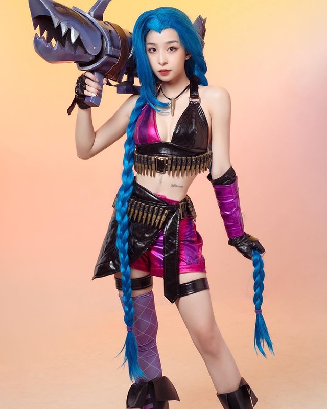 Hot Tiktoker bất ngờ quay xe với màn cosplay Jinx nóng bỏng, đúng độ xuân thì nguyên album ảnh cái nào cũng nuột nà, tinh khôi - Ảnh 5.