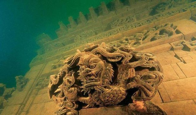  Khám phá Atlantis Phương Đông: Thành phố cổ nằm sâu dưới lòng hồ, có niên đại 1300 năm và kiến trúc kì vĩ khiến nhiều người phải nổi da gà - Ảnh 4.