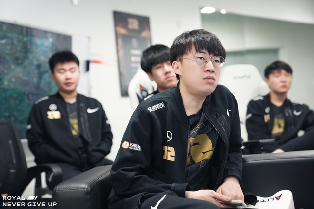 Riot announced that RNG's results were canceled and forced to fight back, a series of team players immediately posted jokes - Photo 1.
