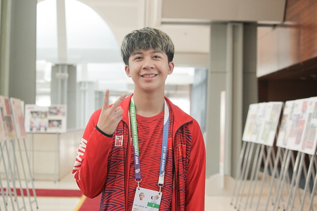 Những hình ảnh thú vị của Esports Việt Nam trong 2 ngày đầu SEA Games 31: Team Flash thi nhau “thả tim”, tuyển thủ Indonesia check-in với phích nước Việt [HOT]