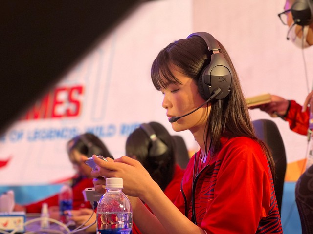 Khép lại giấc mơ vàng tại SEA Games 31, tuyển Tốc Chiến nữ Việt Nam khẳng định sẽ “phục thù trong tương lai - Ảnh 5.