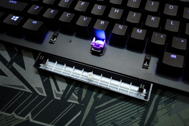Razer Huntsman V2 TKL Optical - Super durable optical mechanical keyboard - Photo 8.