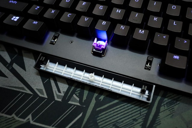 Razer Huntsman V2 TKL Optical - Bàn phím cơ quang học siêu bền bỉ - Ảnh 8.